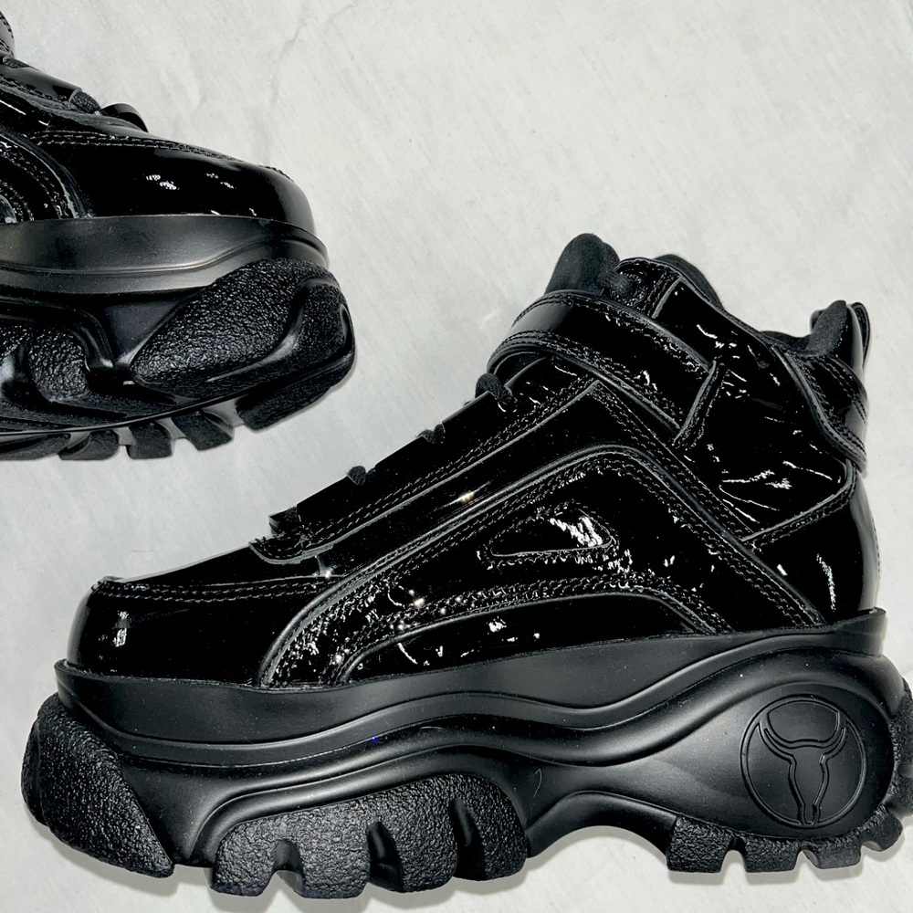 🖤💎 NEW WINDSOR SMITH SHINY BLACK PLATFORM SNEAKERS- not avail & worth >$200